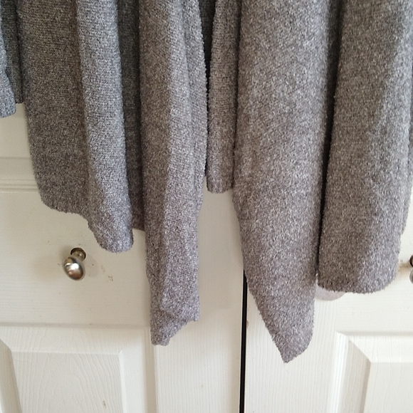 Barefoot dreams waterfall cardigan sweater size medium. - Picture 6 of 11